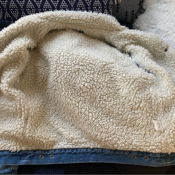 Brandy Melville Denim Jacket Sherpa Lining One Size - Picture 5 of 6